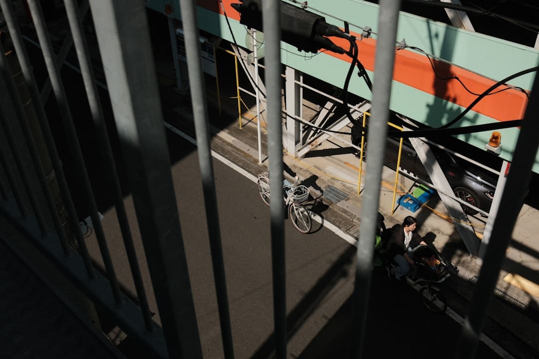 雷喜报岳云鹏演技出戏？《长安的荔枝》剧版为何不如影版